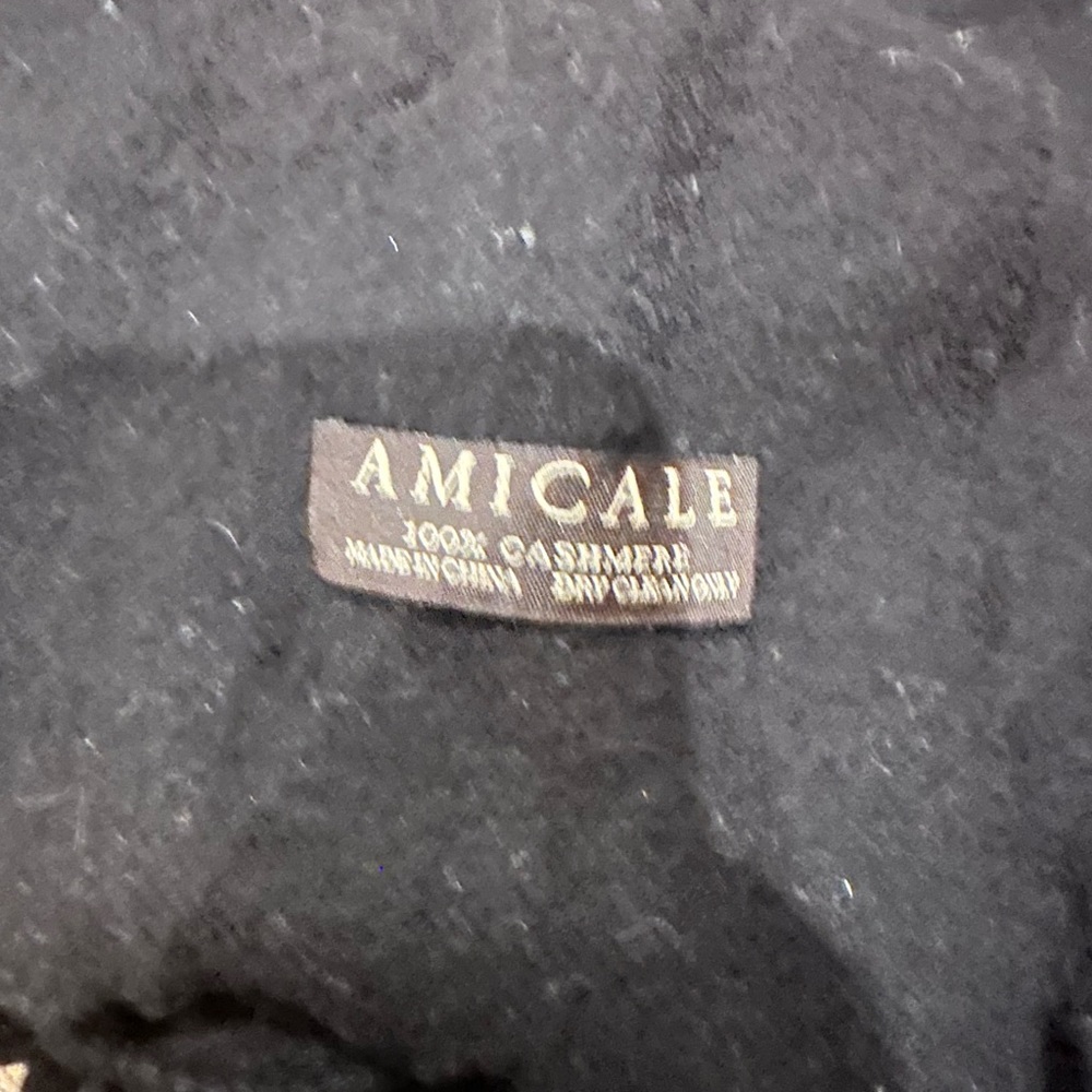 Amicale cashmere scarf - Picture 2 of 2